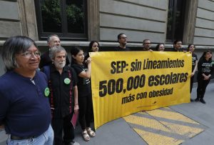 ONG exigen cumplir una ley en escuelas de México que evitaría 500.000 casos de obesidad