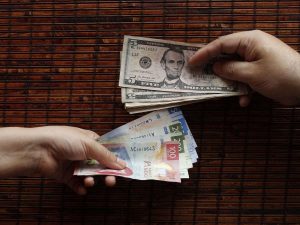 dolares-pesos-agosto
