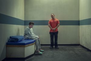 La serie 'Adolescencia' reaviva el debate global sobre el acceso a internet de los menores