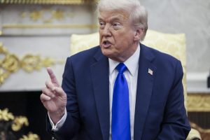 Trump insiste en que Canadá busca "influir ilegalmente" en caso de aranceles en el Supremo