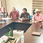 Reunión de trabajo para obra de introducción de tubería de agua potable en El Carrizal
